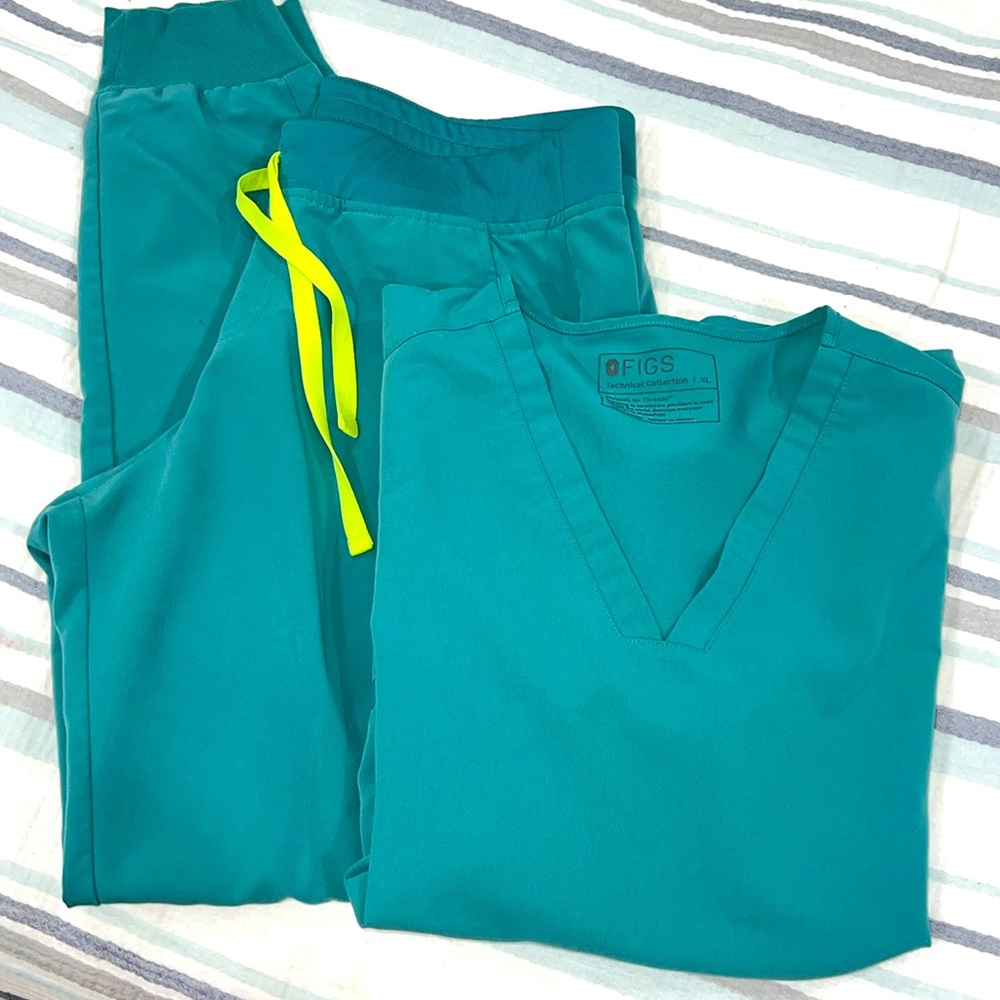 Figs scrub set